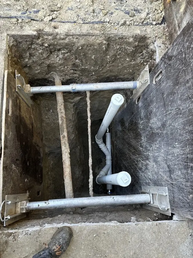 Experienced plumber completing Drain Cleaning work in Kerman